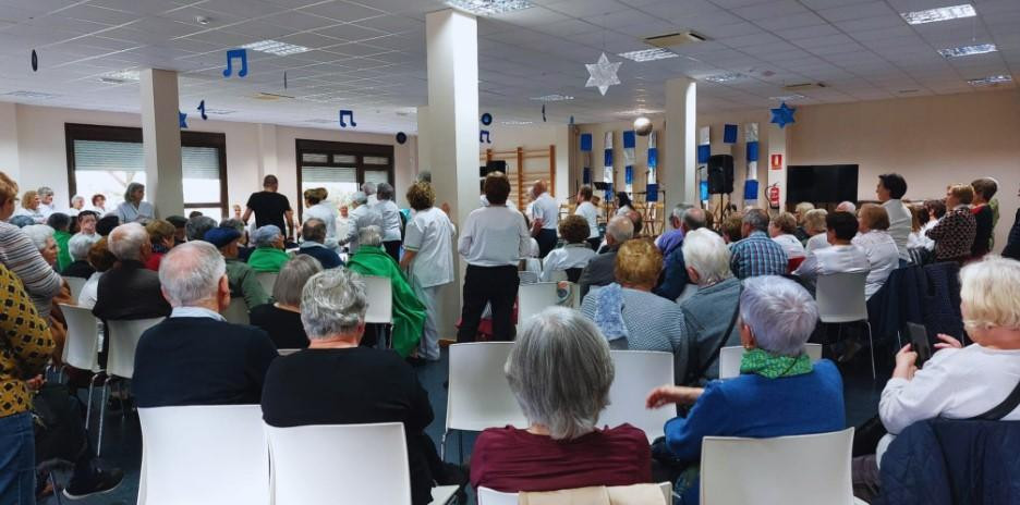 Actuaciones Musicales En La Festa Da Familia En Homenaje A Los Usuarios