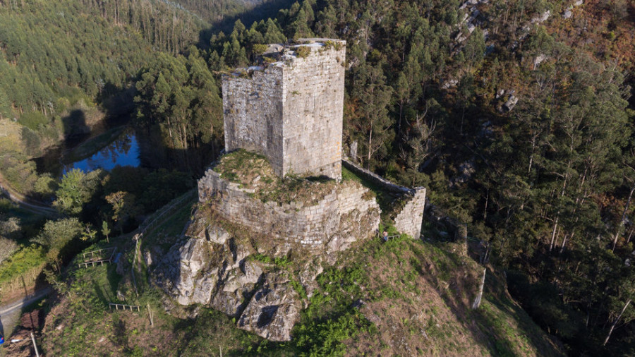 Adjudicada en 169.800 euros la tercera fase de consolidación del castillo de Naraío