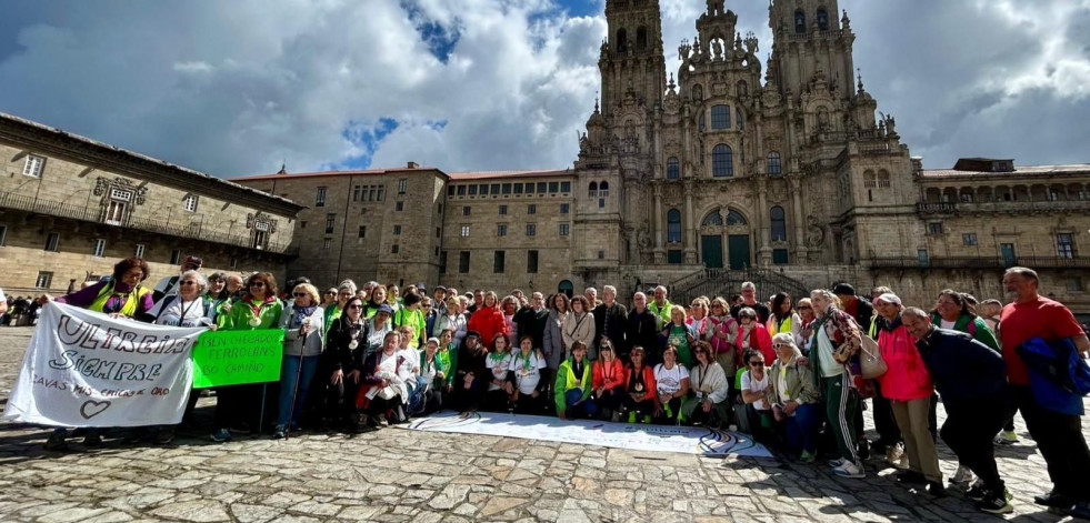 Llegada a Compostela de las 200 personas que tomaron parte en la segunda Ultreia de la AECC