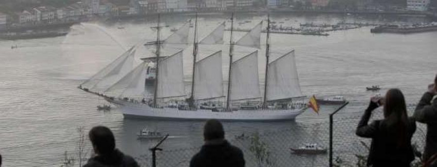 El buque-escuela "Juan Sebastián Elcano" atraca en Ferrol 13 años después