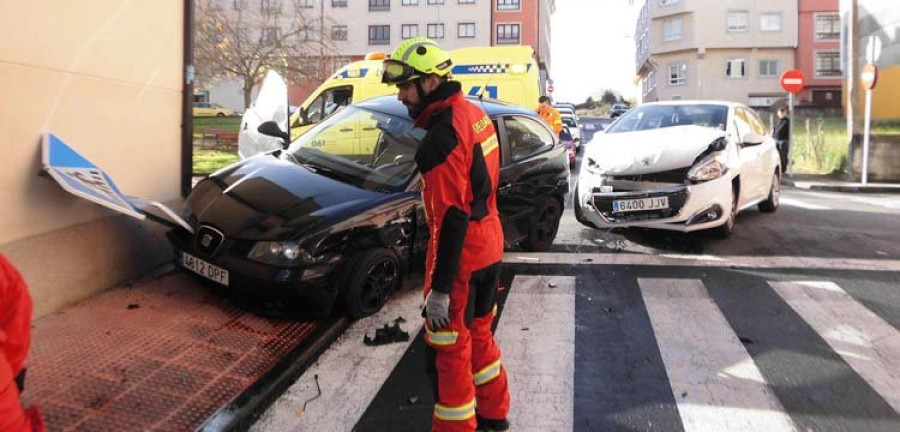 Un herido leve en un accidente por saltarse un stop en Narón