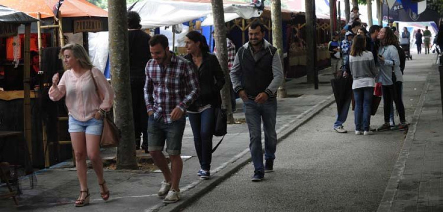 La asociación de comerciantes de Esteiro  celebran el primer Mercado de Nadal