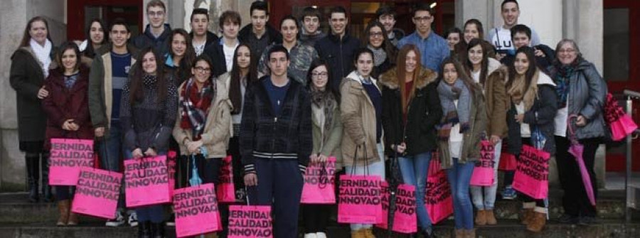 Alumnos del Santiago Apóstol abren la novena edición de las visitas al campus