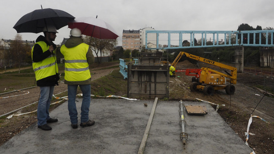 La adjudicataria de la pasarela de Santa Mariña fija en el 17 
de enero el fin de las obras