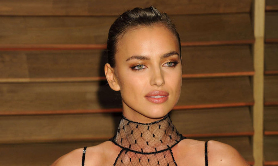 Irina Shayk acapara todas las miradas en la embajada italiana