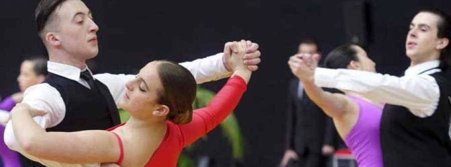 Más de 500 bailarines compitieron en el polideportivo de A Gándara