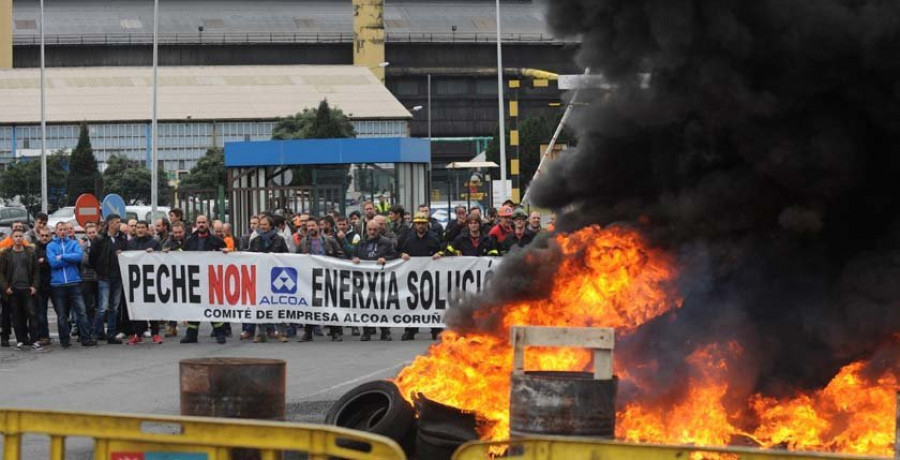 Los trabajadores de Alcoa instan a Trabajo a pronunciarse sobre el ERE