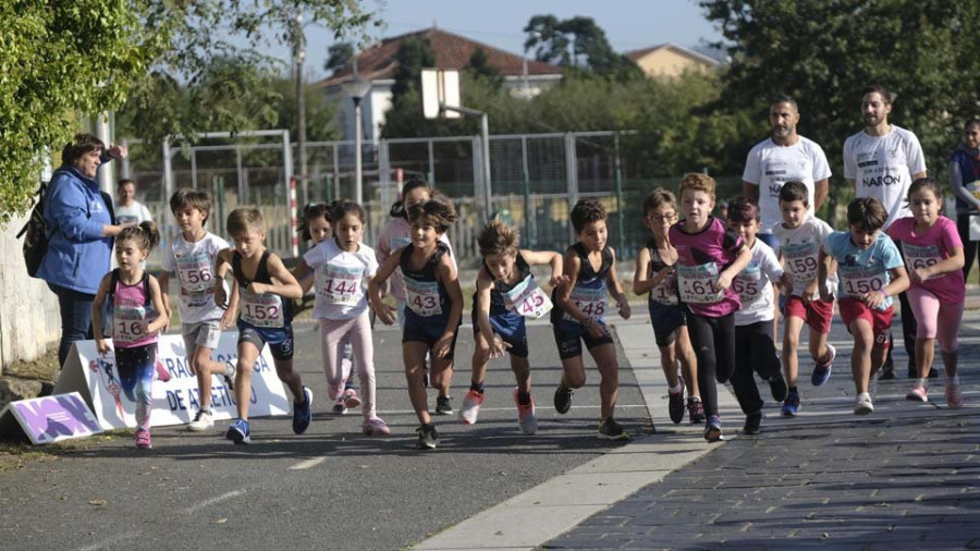 Más de 400 personas participan en la Carreira-andaina Corazón Acibro