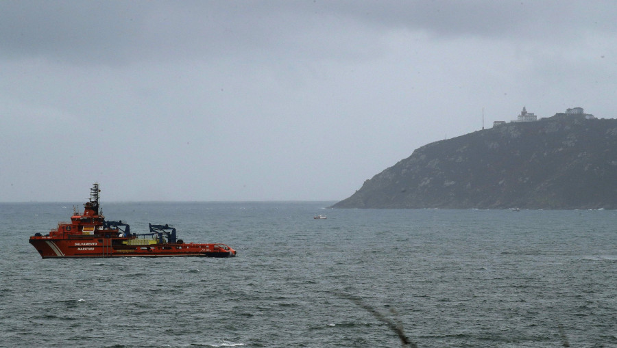 Un barco de 300 metros de eslora se queda a la deriva ante las costas gallegas, pero consigue reanudar su marcha