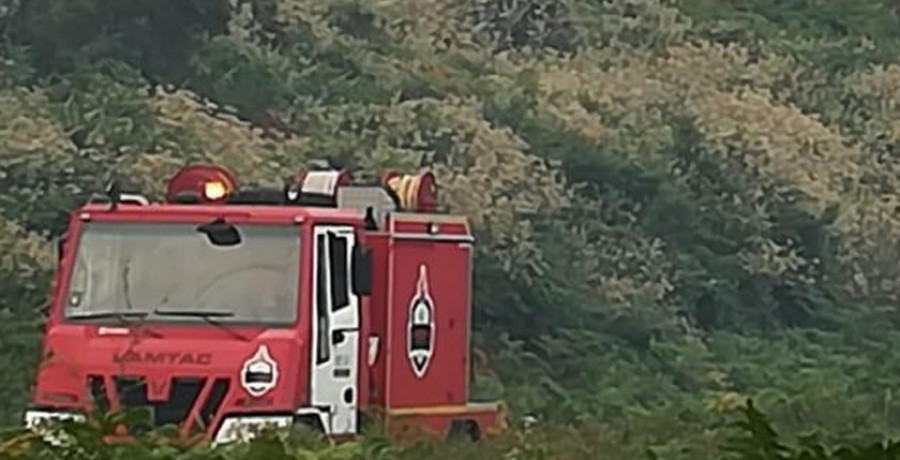 La Policía Local de Mugardos afirma que sí acudió hasta el incendio de Montefaro