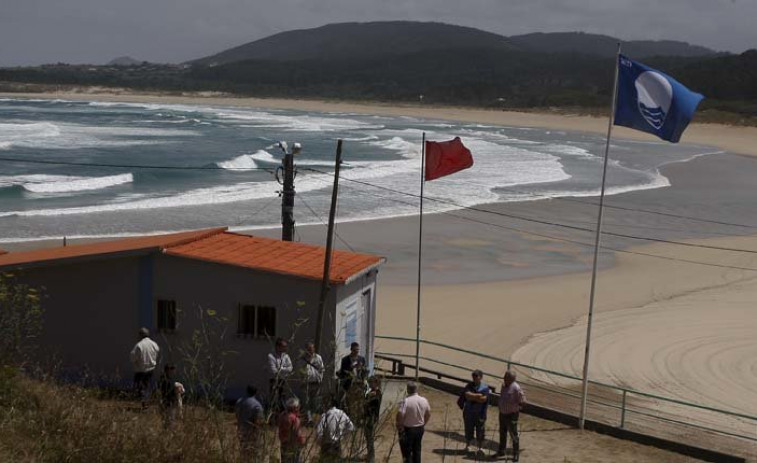 Guerra en las playas de Ferrol contra los palos de batea