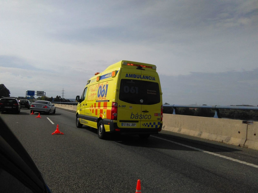 Un herido en Pontedeume al chocar un camión y un coche en el túnel de la AP-9