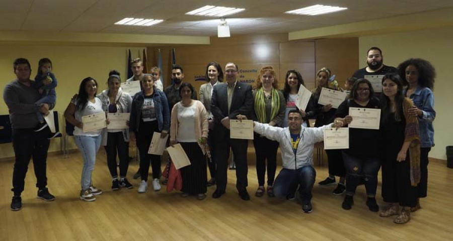 Narón entregó los diplomas a los 36 alumnos del plan de desarrollo del colectivo gitano