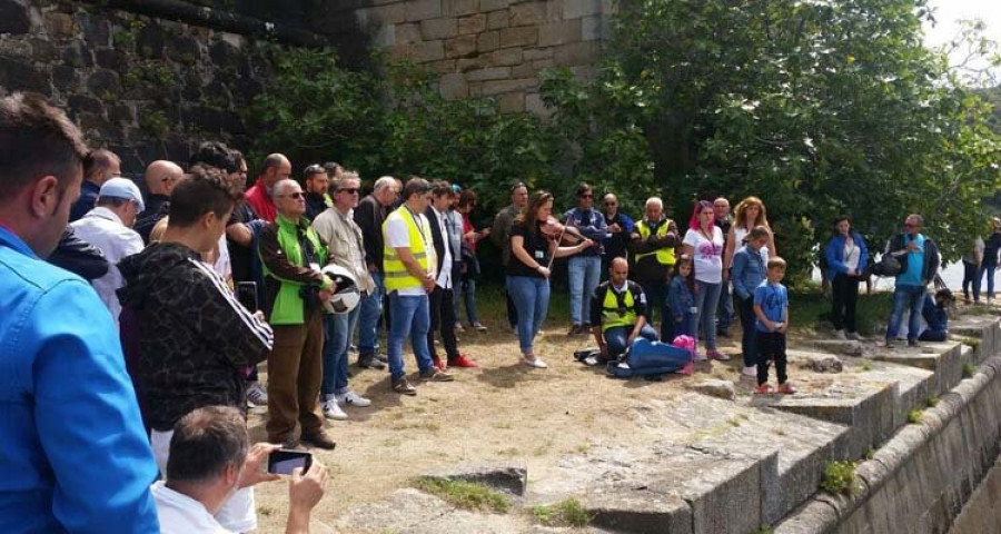 Los participantes en la concentración de motos clásicas rindieron homenaje 
a Ángel Nieto