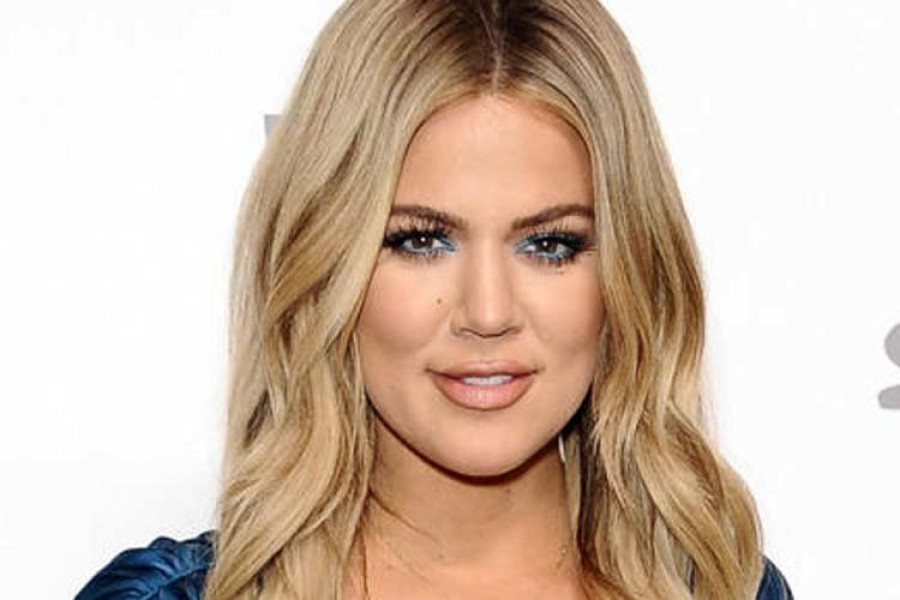 Khloé Kardashian celebra la recuperación de su apellido