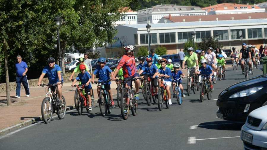 Gran éxito de participación en la celebración del Día da Bici en el municipio de Cedeira