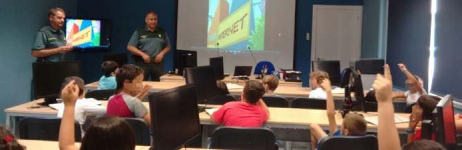 La Guardia Civil impartió una charla a niños sobre las nuevas tecnologías