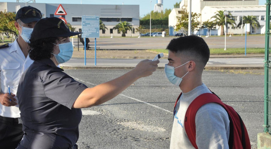 Casi 400 aspirantes a marinero empiezan su formación en Ferrol