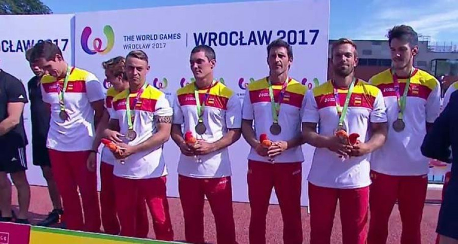 Adrián Hermida se cuelga 
el bronce con España