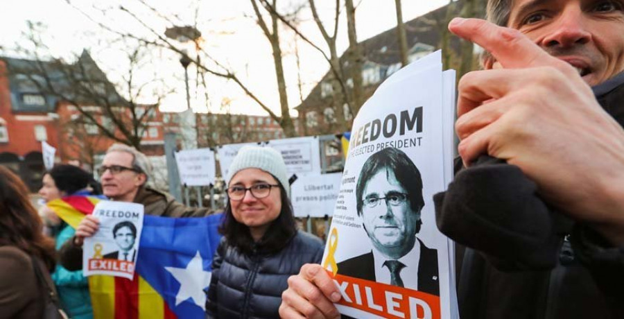 Puigdemont seguirá detenido 
en Alemania mientras se estudia su extradición