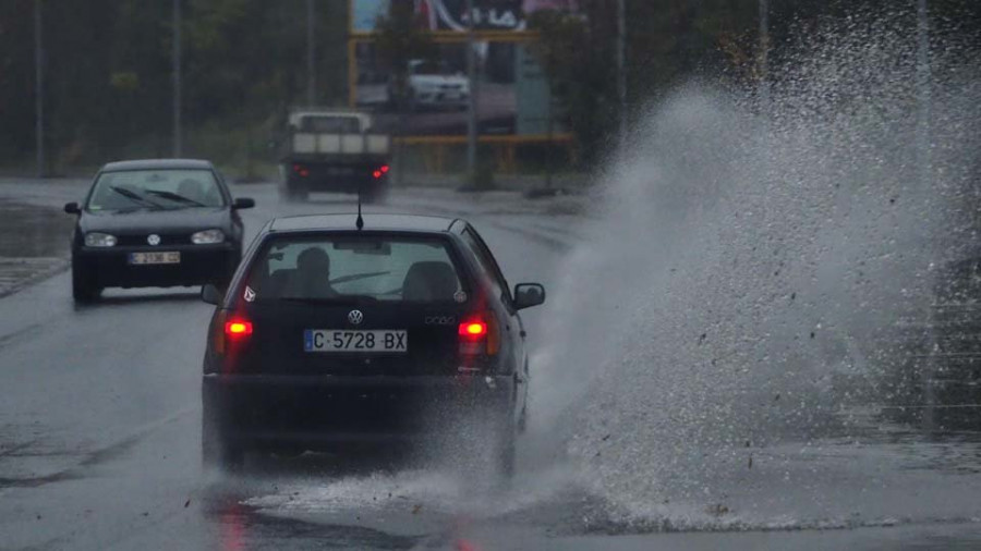 Las fuertes lluvias colapsan varios puntos de la red viaria de la ciudad