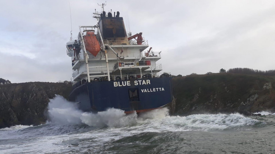 La alerta naranja de hoy condicionará la extracción del fuel del “Blue Star”