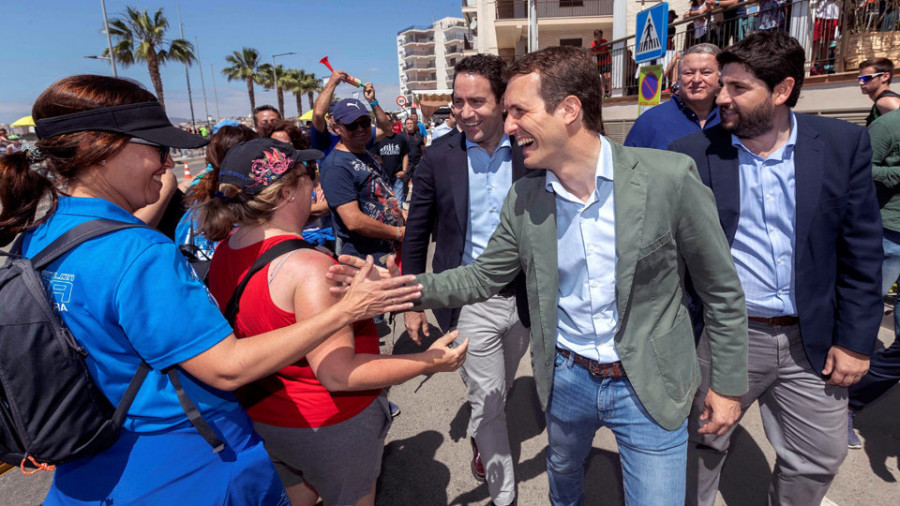 Casado advierte de que el voto dividido del centroderecha da el gobierno 
a los socialistas