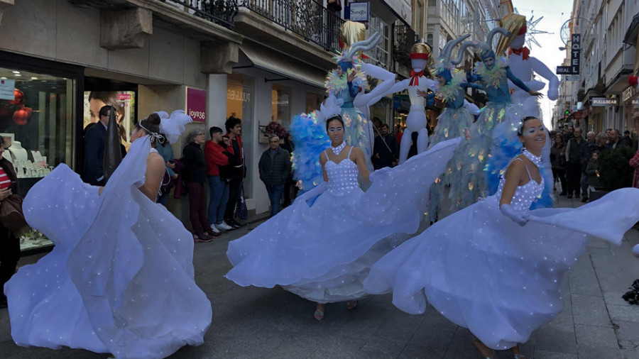 Hadas y faunos anunciaron la llegada de un Papá Noel que dejó su rastro en forma de regalos