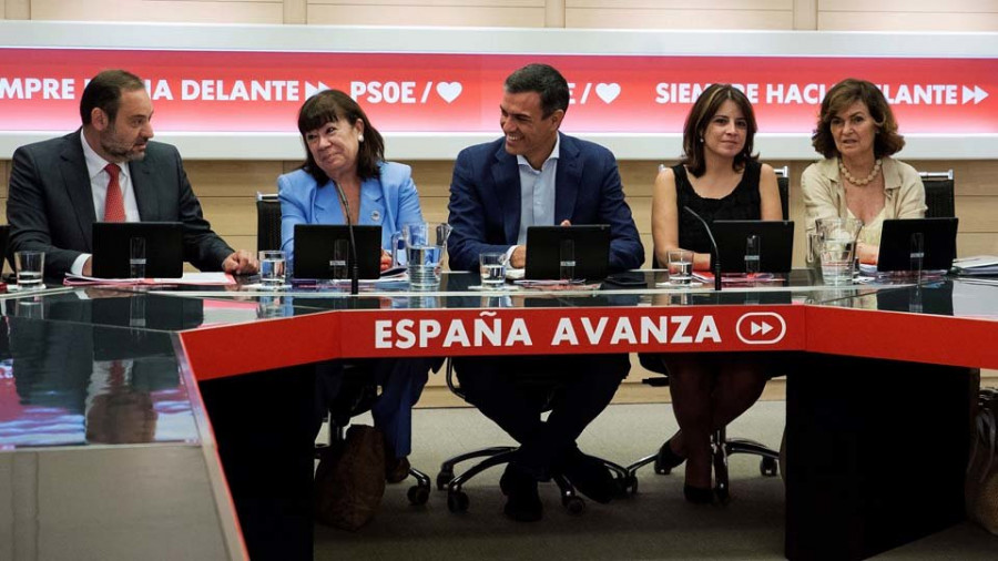 Pedro Sánchez negociará cargos con Podemos si se avanza en el programa