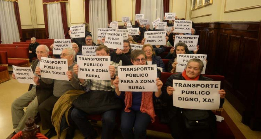 El pleno apoya las reivindicaciones vecinales sobre el transporte rural