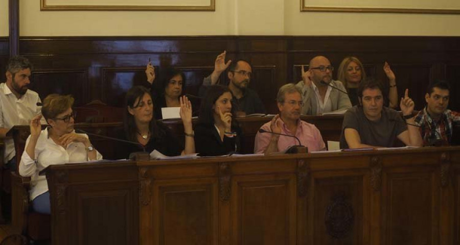 El cambio de nombre de la Plaza de España enciende el último pleno