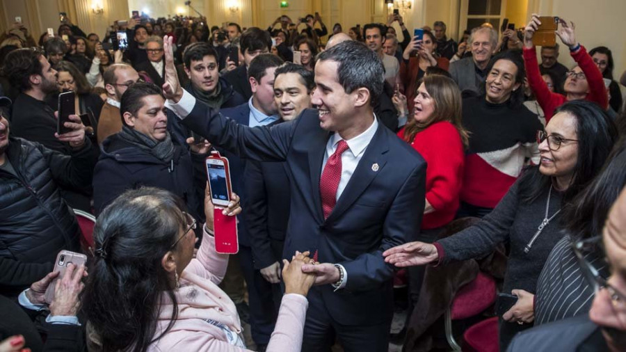 La polémica por Guaidó causa un insólito encontronazo entre González y Zapatero