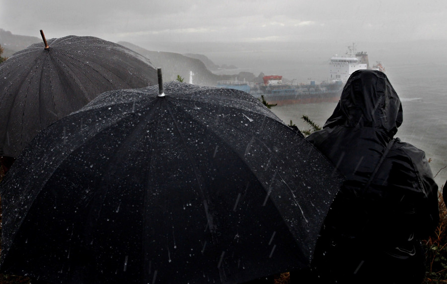 La borrasca Cecilia dejará fuertes vientos y lluvias en el litoral norte de Galicia este domingo