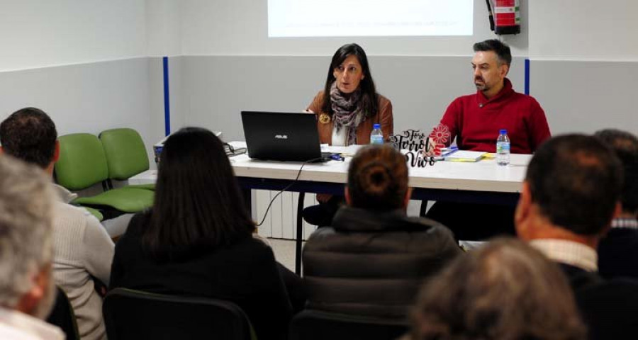 La realidad y las necesidades del barrio de Esteiro son sometidas a debate