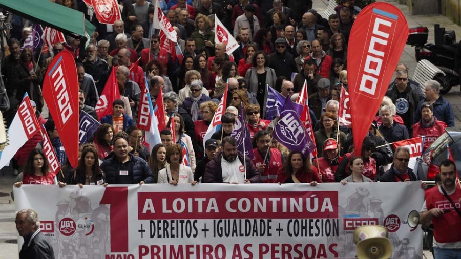 Miles de personas protestan en Ferrol en contra de la precariedad laboral