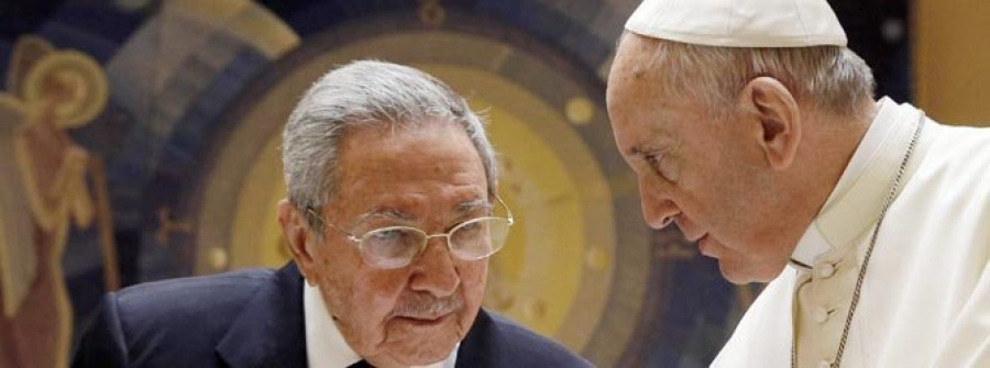 Raúl Castro, tras su reunión con el papa: “Si sigue así, volveré a rezar”