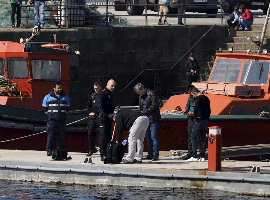 Hallan dos cadáveres flotando en la costa de Ferrol