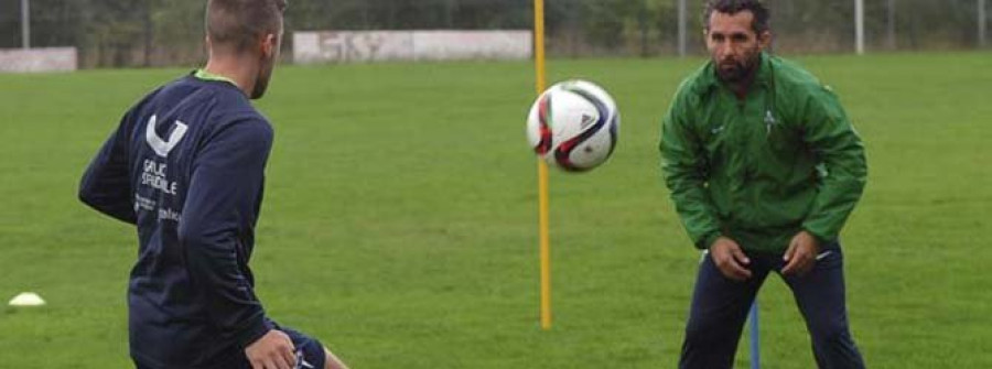 Fran Beade espera un partido intenso en el terreno de juego del Coruxo