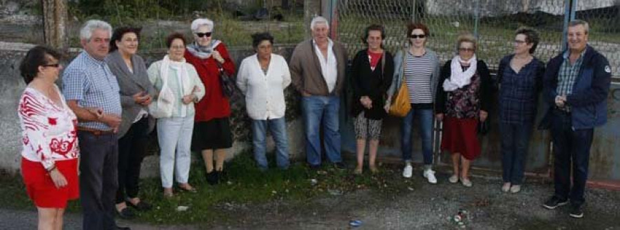 Reclaman la recuperación de la ribeira de Barallobre