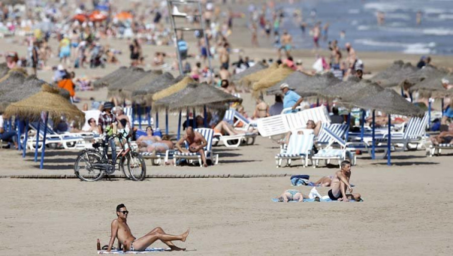 Maletas, siesta y cerveza para inaugurar las vacaciones