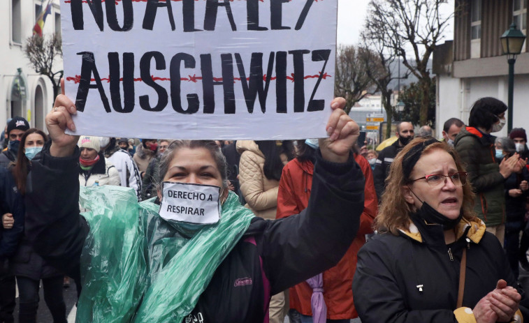 Negacionistas protestan en Santiago contra la modificación la Ley de Salud gallega