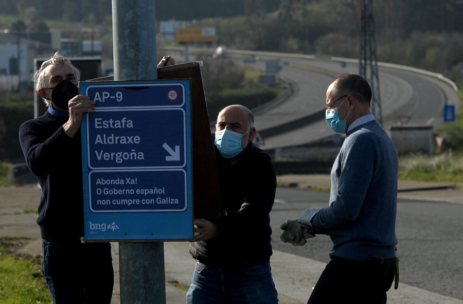 Actos simultáneos en la comarca  para denunciar la situación que sufre Galicia con la AP-9