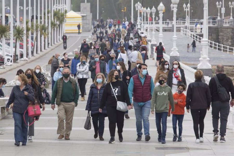 Sanidad notifica 10.598 casos y 99 muertes, mientras la incidencia crece 11 puntos hasta 213