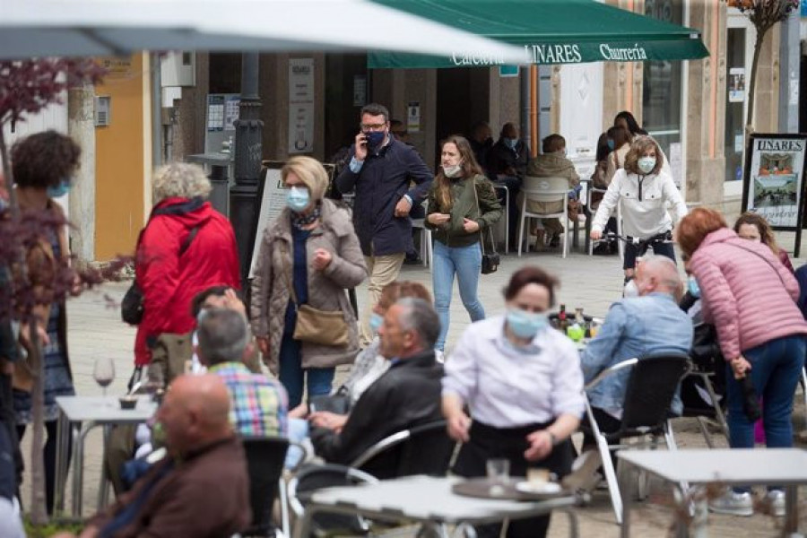 Bajan los ingresados y los casos activos de covid en Galicia, a pesar del leve repunte de los nuevos contagios