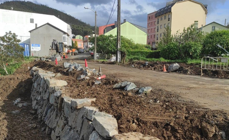 Cariño inicia los trabajos de urbanización en la calle O Cadro por más de 126.000 euros