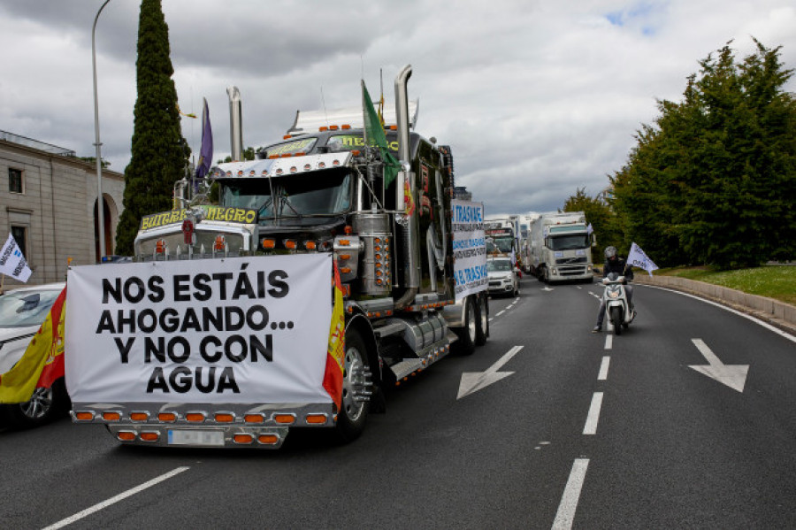 Regantes y agricultores protestan en Madrid contra los recortes del trasvase Tajo-Segura