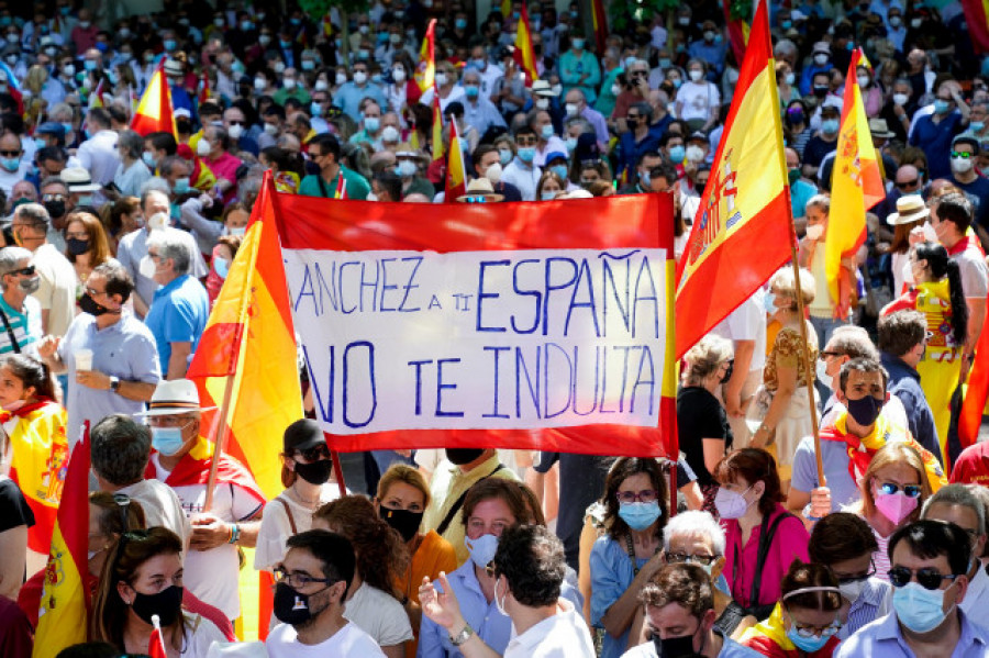 La Plaza de Colón grita no a los indultos y los líderes evitan la foto de la derecha