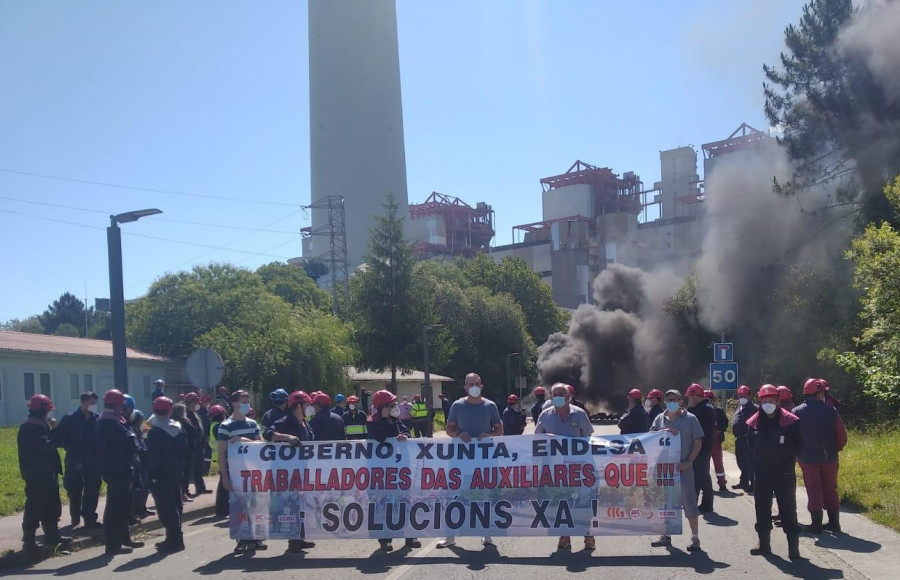 Las auxiliares de As Pontes exigen “garantías de futuro” tras el cierre