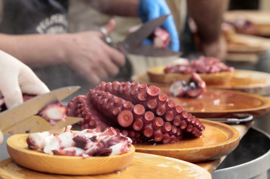 El San Froilán recupera las tradicionales casetas del pulpo