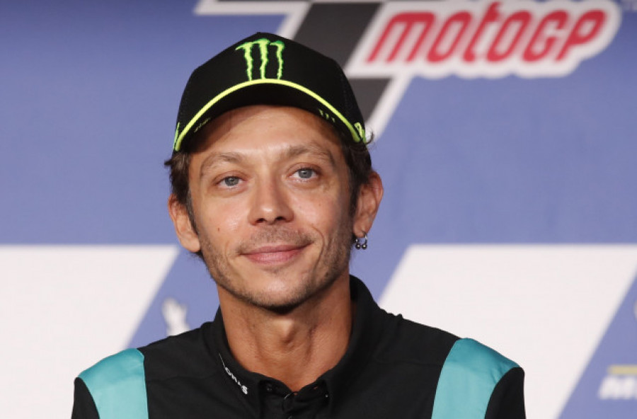 Valentino Rossi abandona la competición tras 26 años en activo